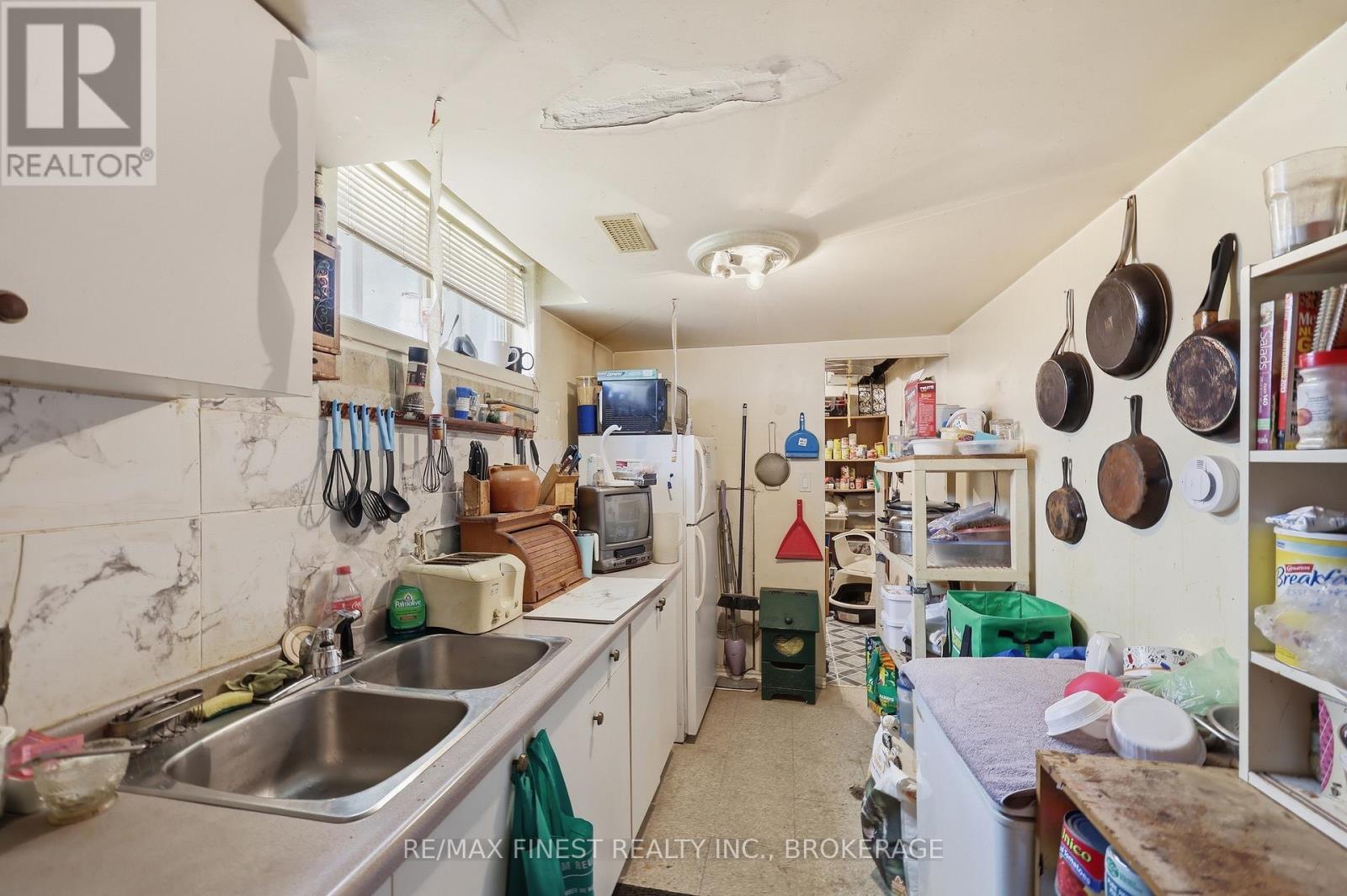 279 KINGSDALE AVENUE - 17