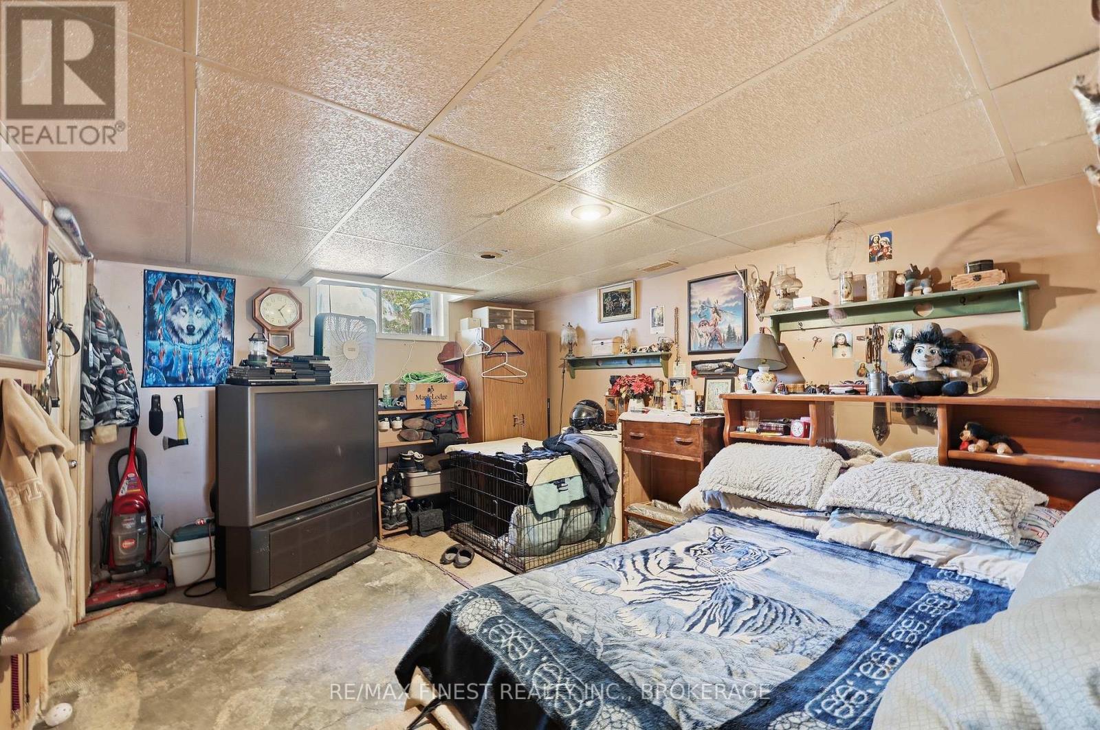 279 KINGSDALE AVENUE - 21