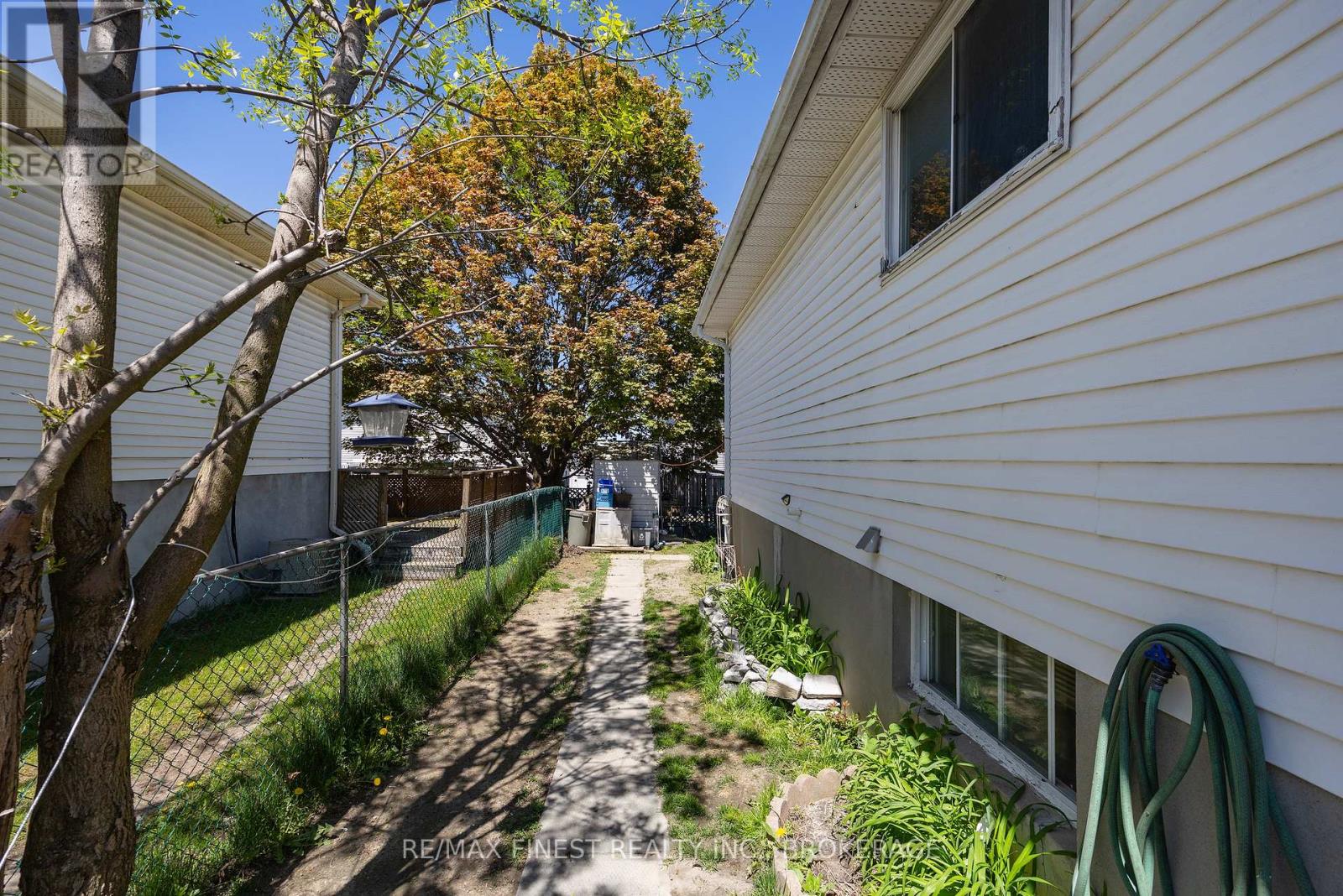 279 KINGSDALE AVENUE - Image 3