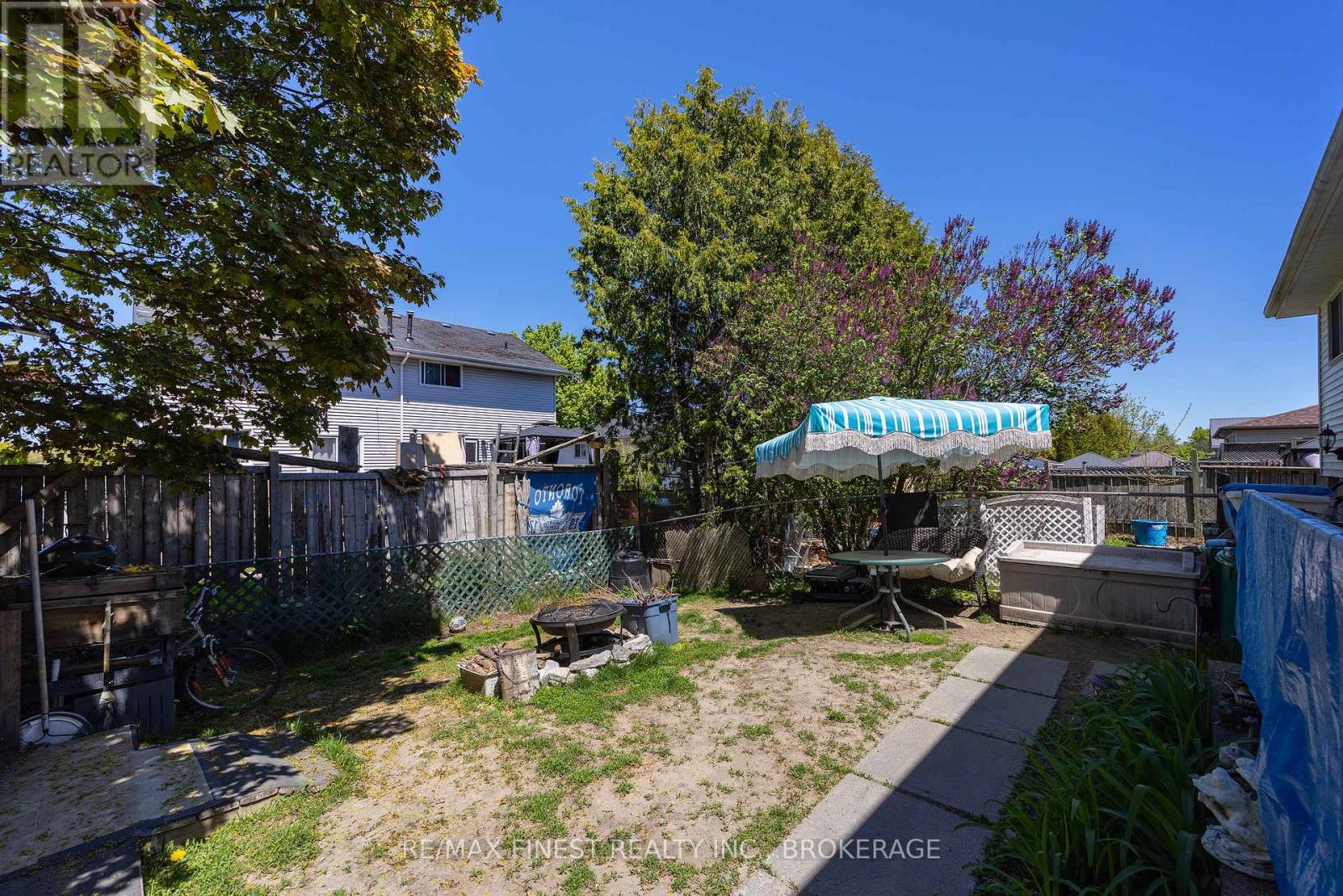 279 KINGSDALE AVENUE - 4