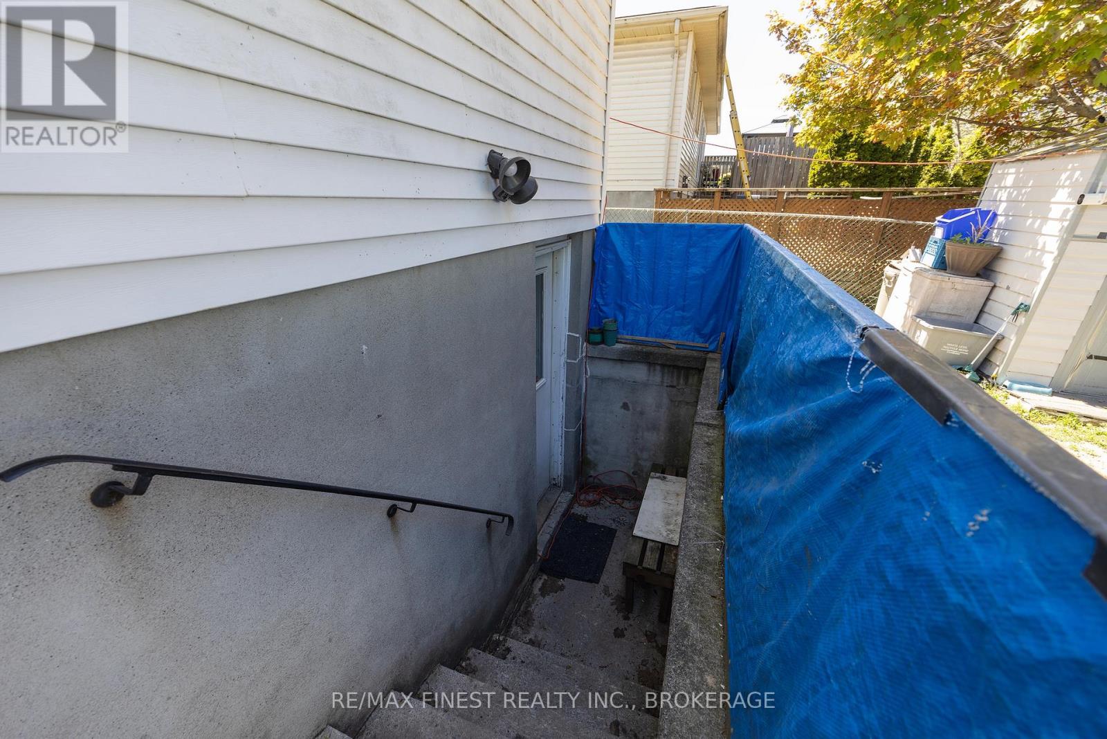 279 KINGSDALE AVENUE - 6