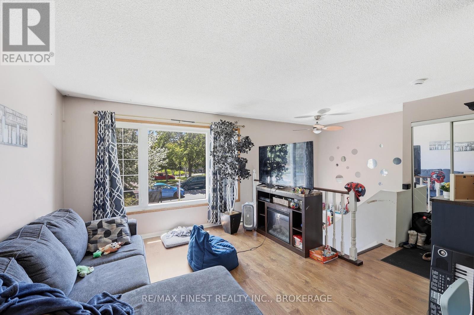 279 KINGSDALE AVENUE - 8