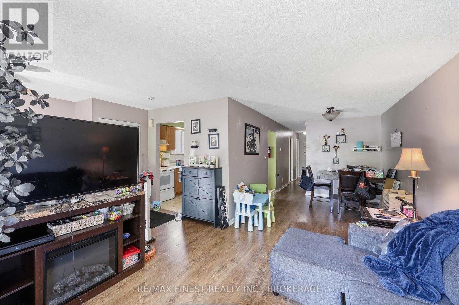 279 KINGSDALE AVENUE - 9