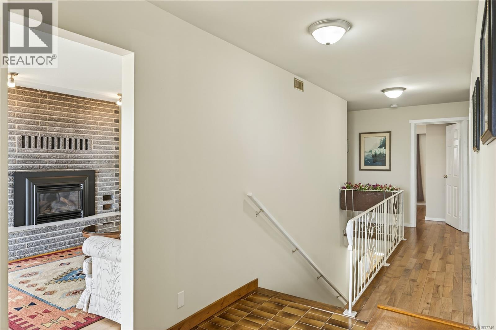 2505 Glenayr Dr - 10