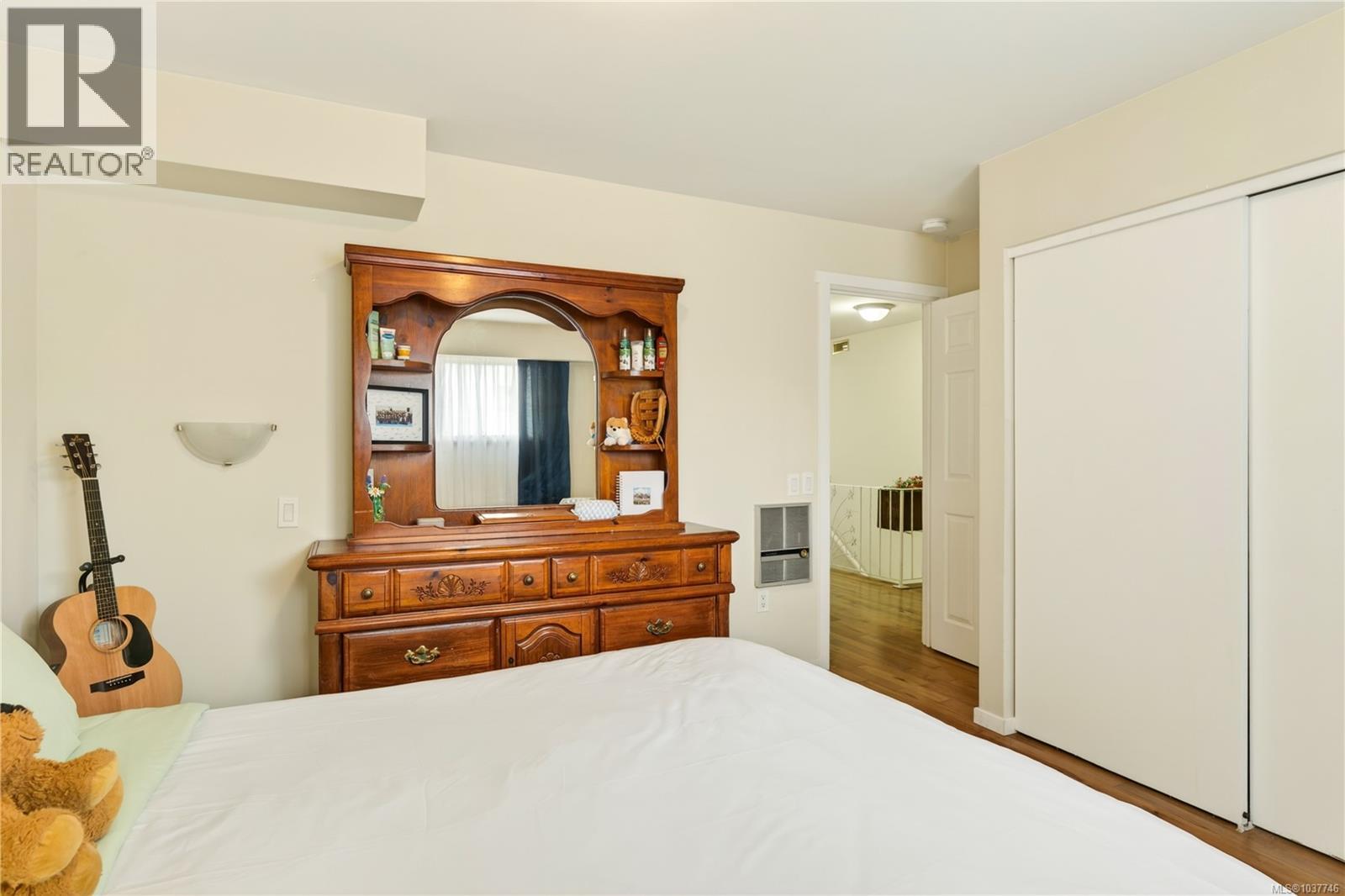 2505 Glenayr Dr - 33