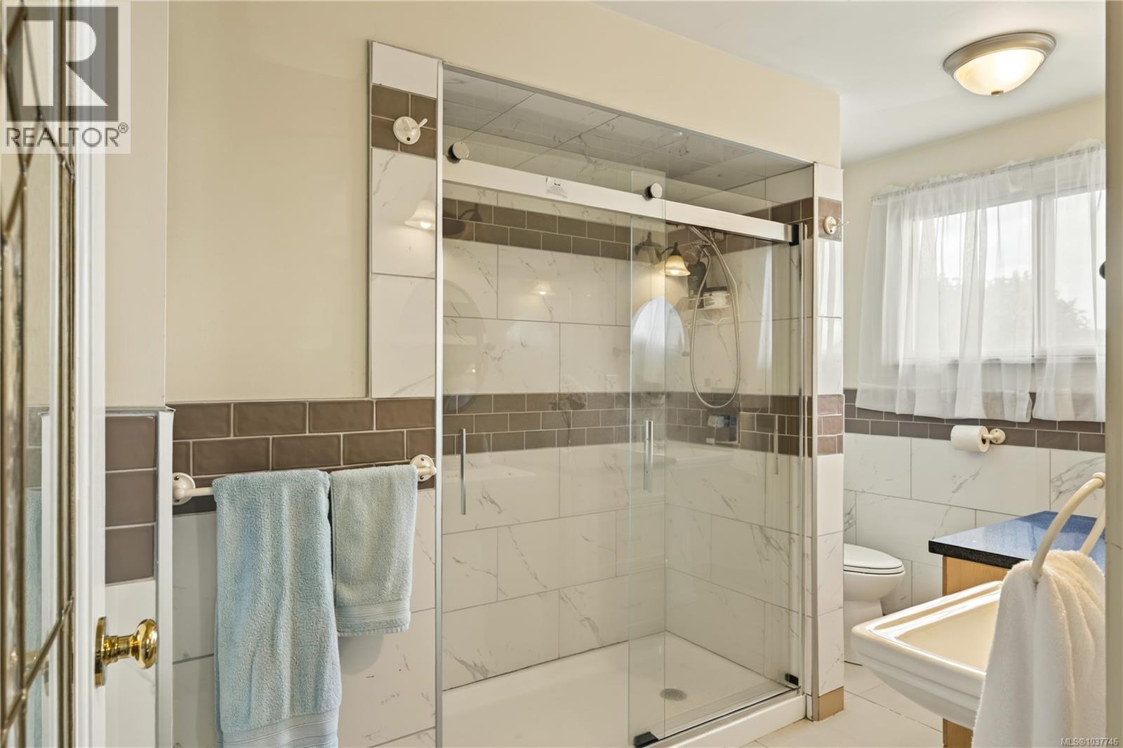 2505 Glenayr Dr - 40