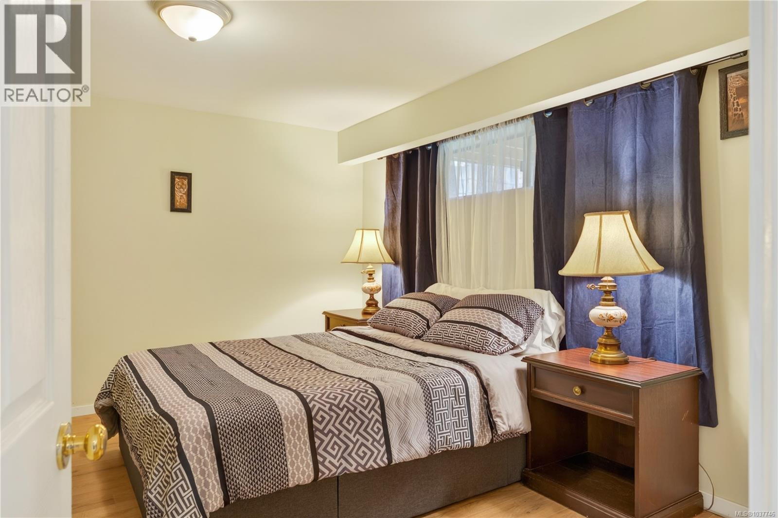 2505 Glenayr Dr - 51
