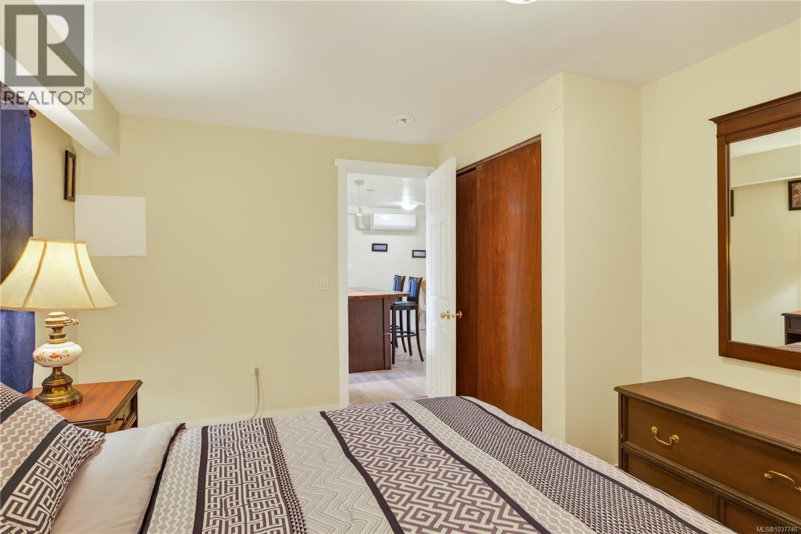 2505 Glenayr Dr - 52