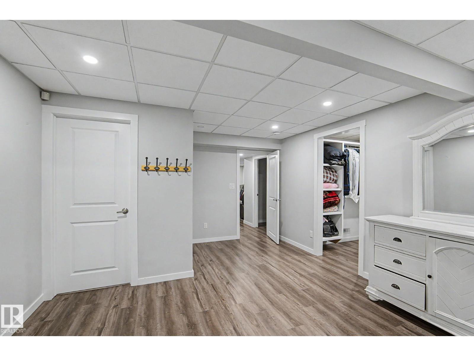 18144 76 ST NW - 43