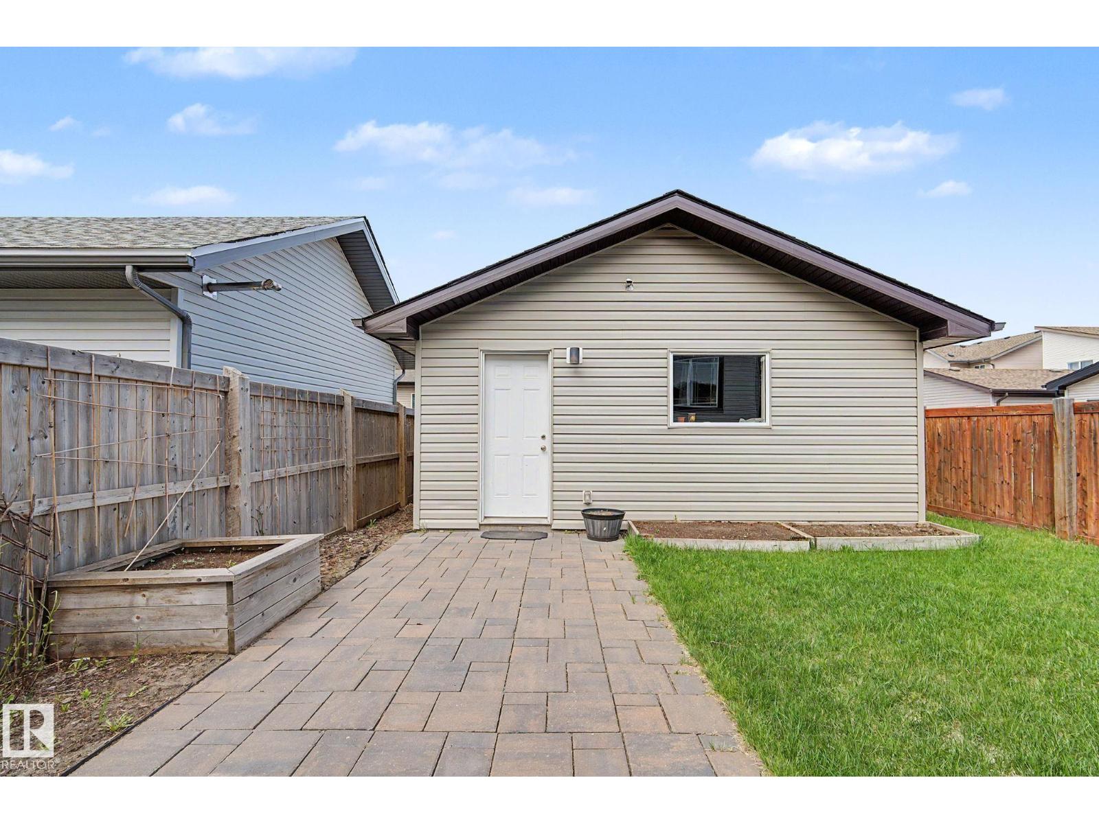 18144 76 ST NW - 51