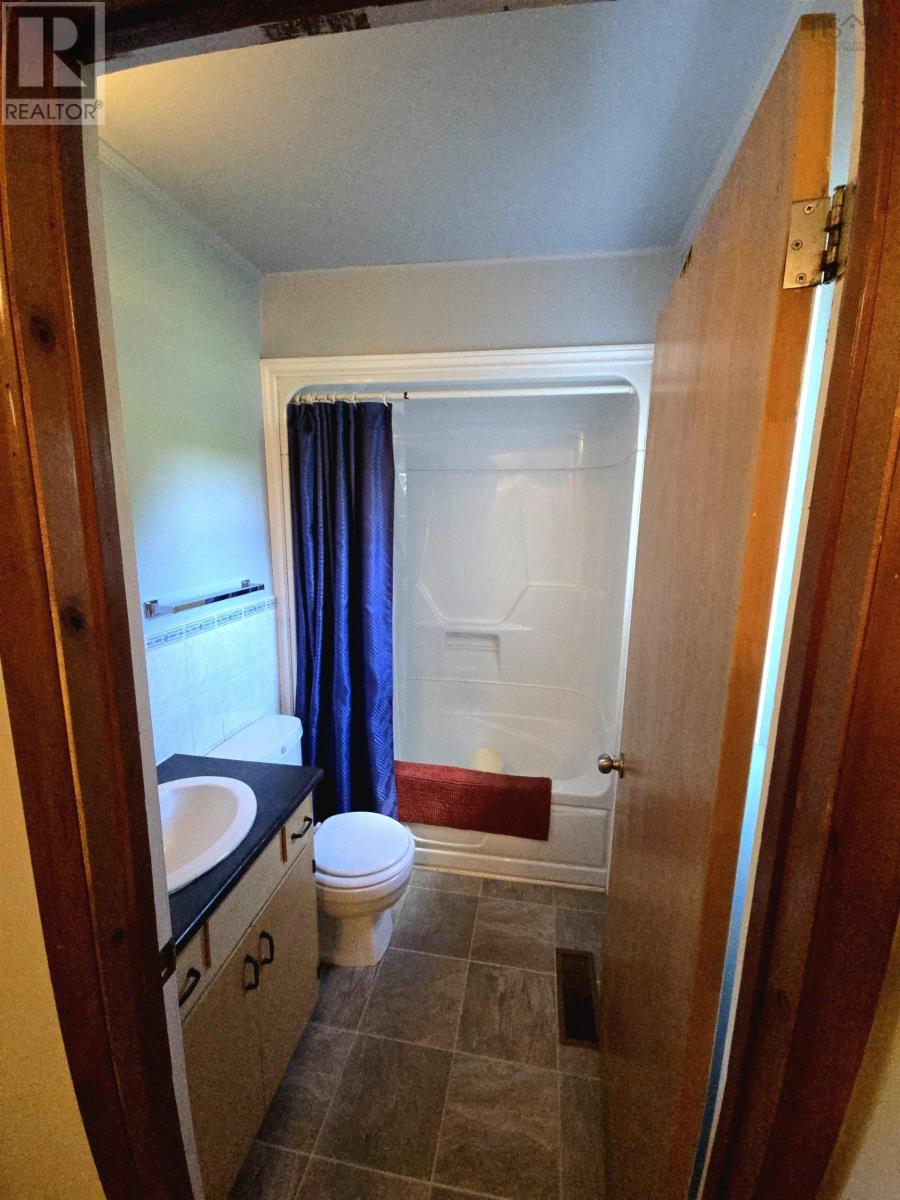Property 1 of 13 of 77 Bayfield Road