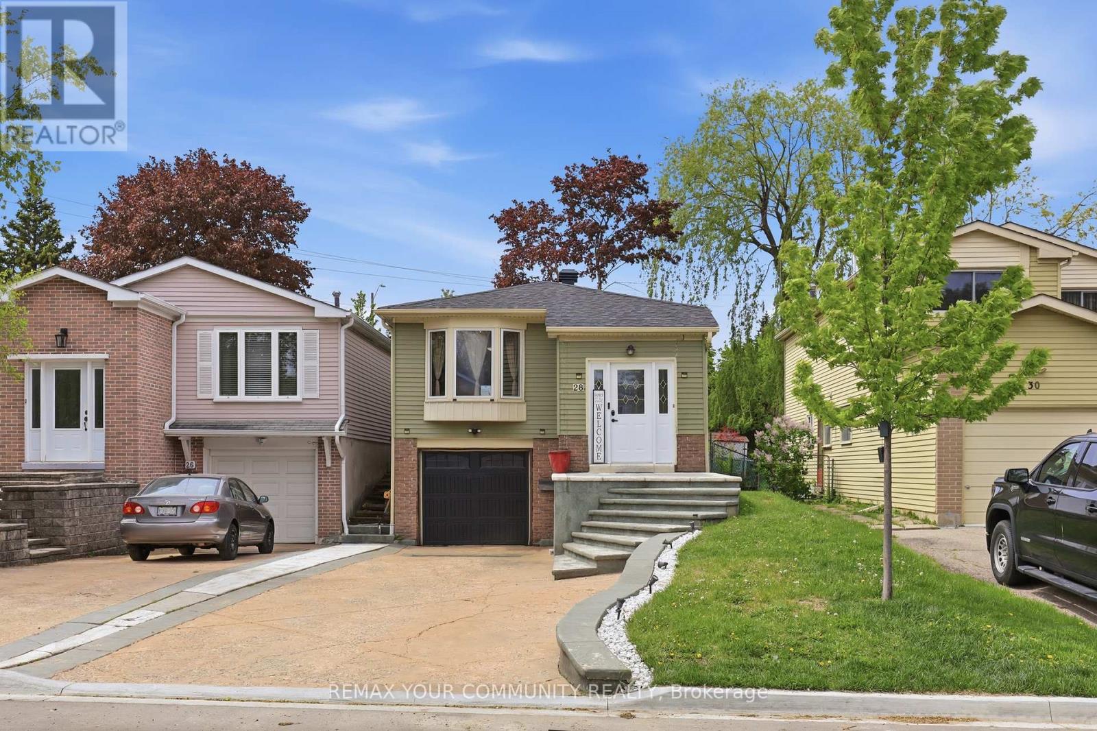 28 SNOWSHOE CRESCENT - 1