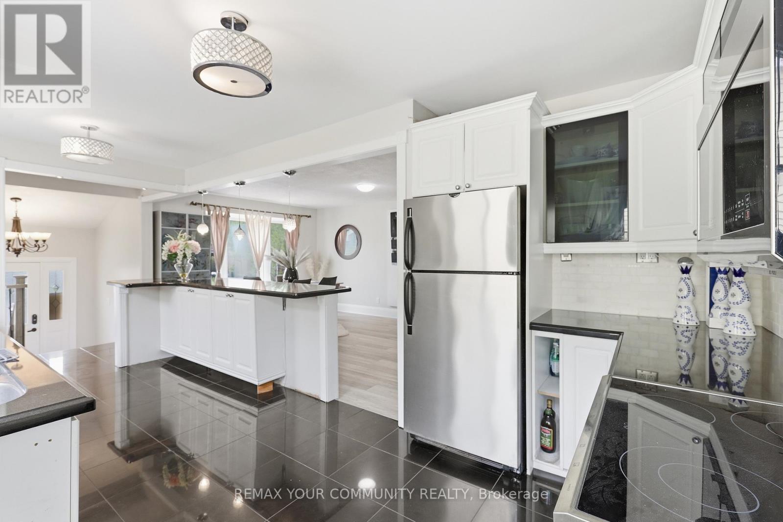 28 SNOWSHOE CRESCENT - 10