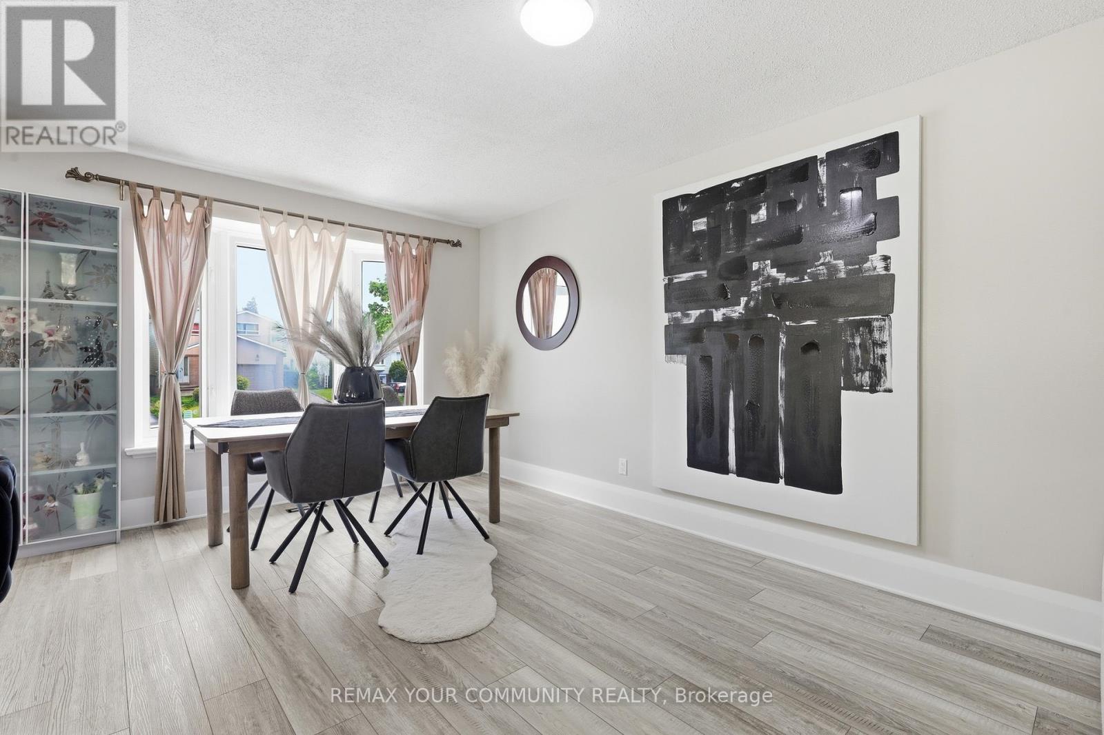 28 SNOWSHOE CRESCENT - 16
