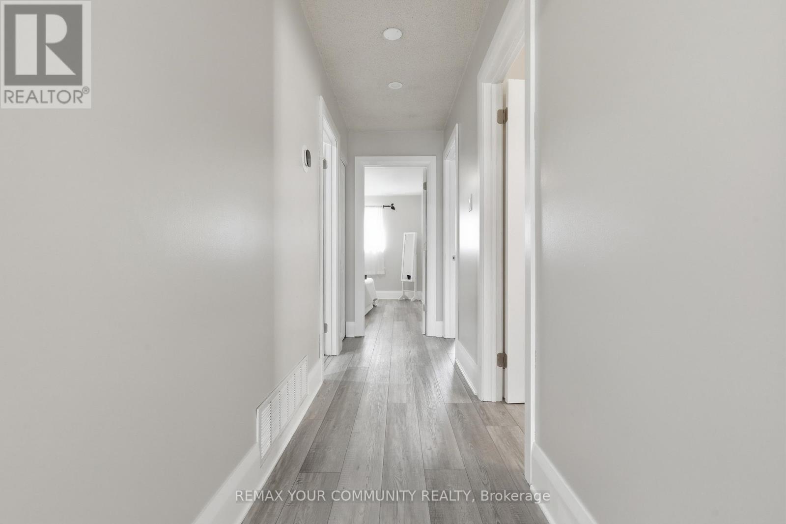 28 SNOWSHOE CRESCENT - 21