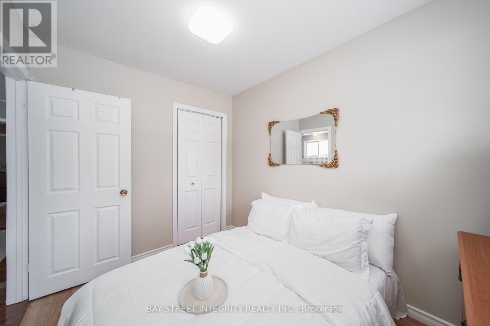 74 DE LA SALLE BOULEVARD - 26