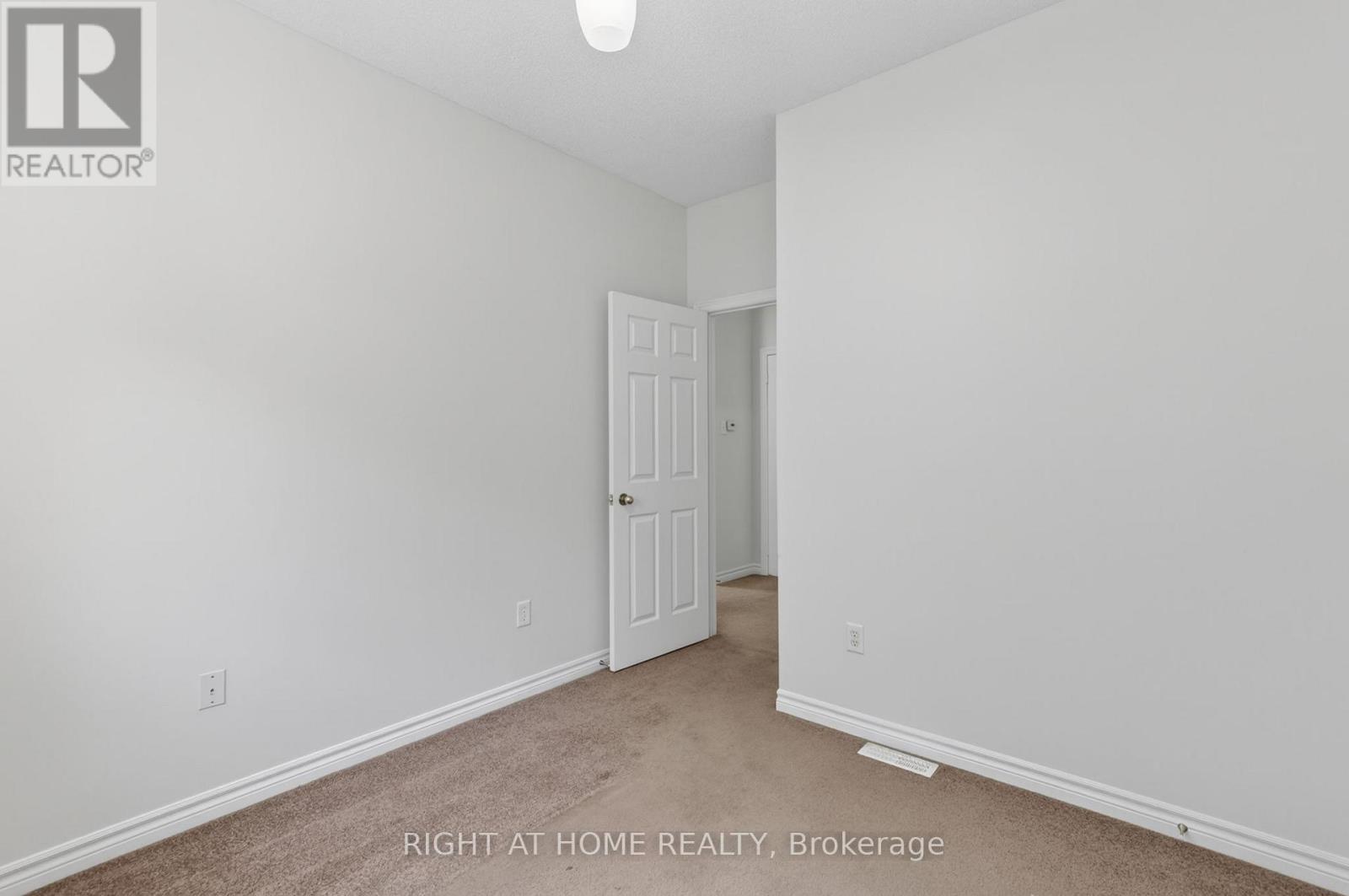 87 JESSICA DRIVE - 31