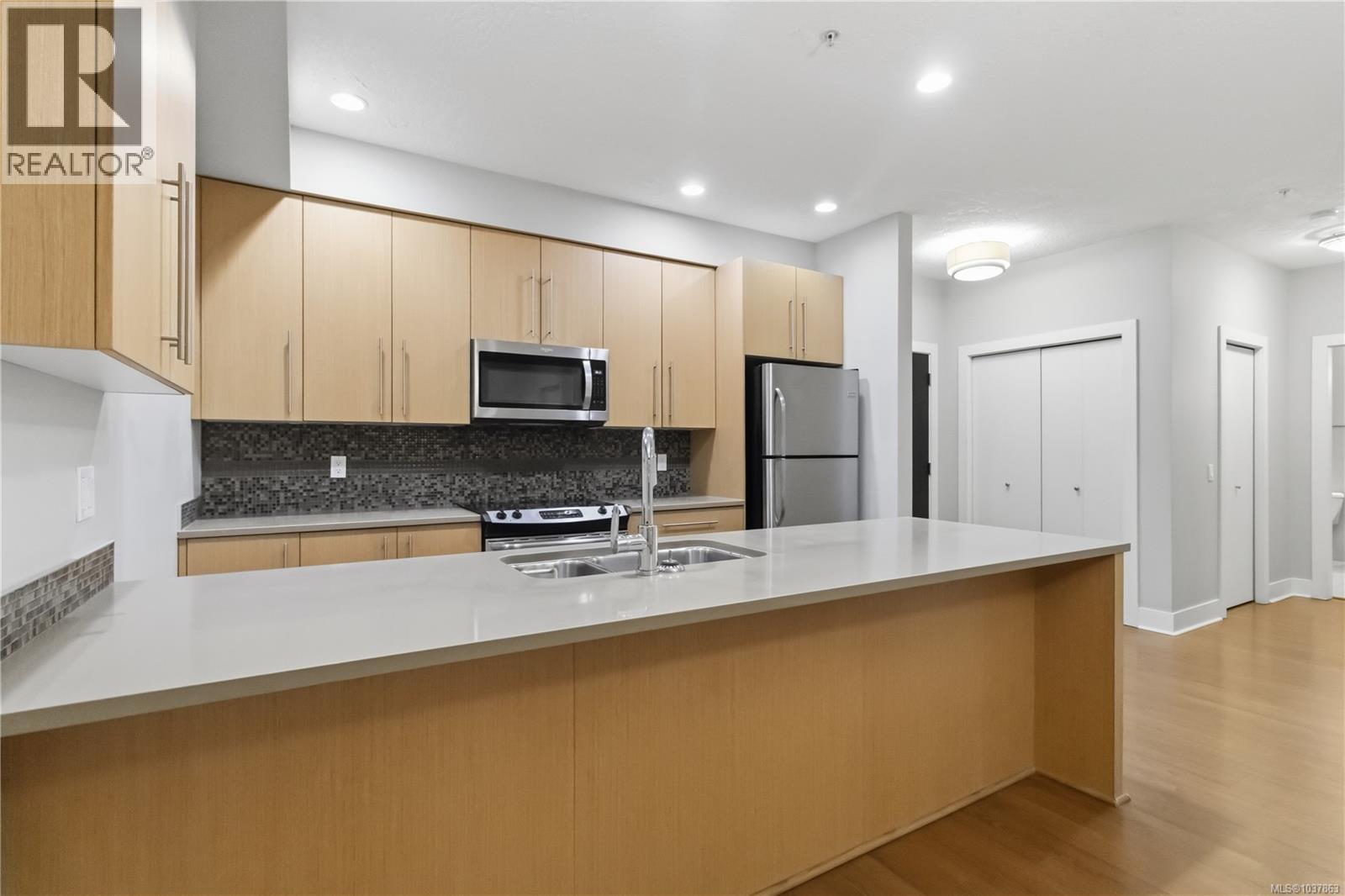 #104 4529 West Saanich Rd - 15