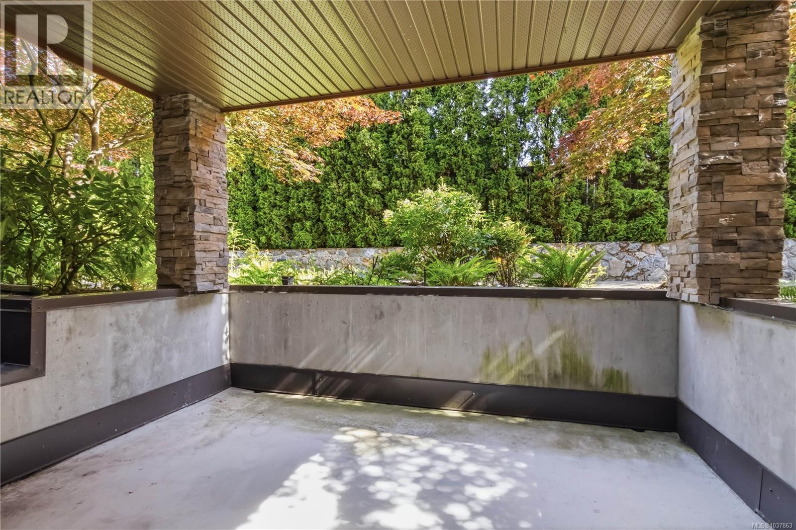 #104 4529 West Saanich Rd - 31