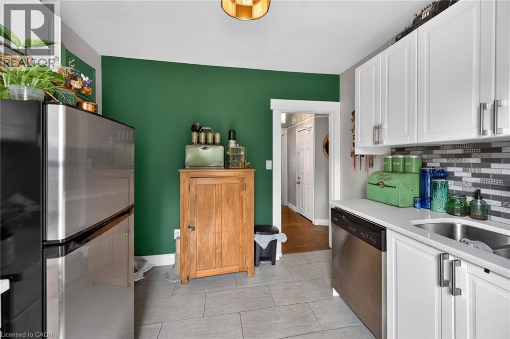 227 SHERMAN Avenue S - 32
