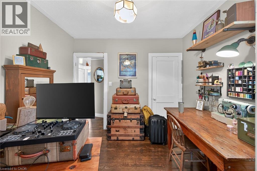 227 SHERMAN Avenue S - 35