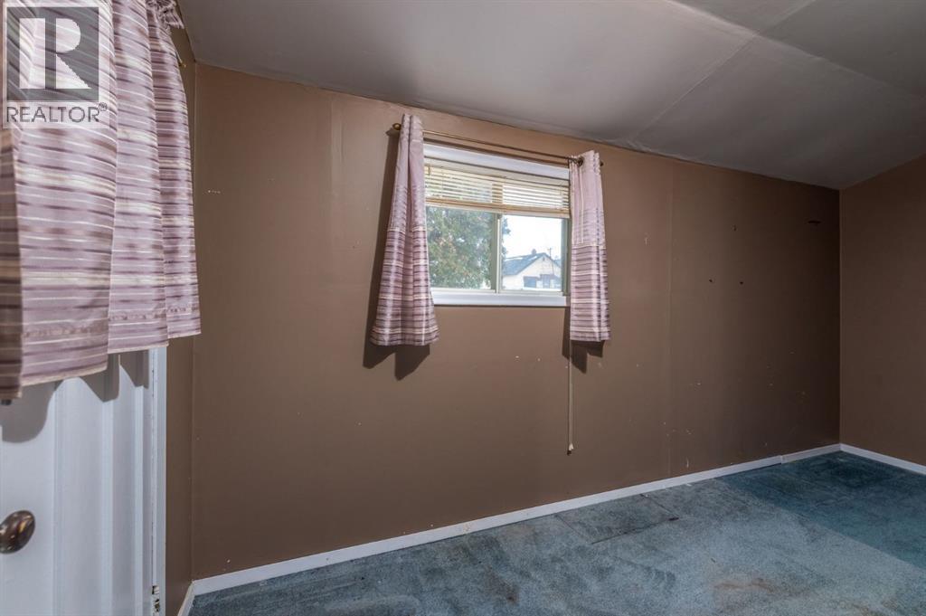 5305 49 Avenue - 5