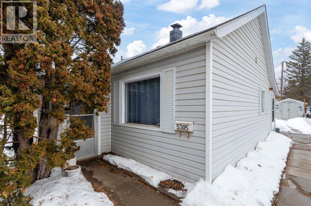 5305 49 Avenue - 1