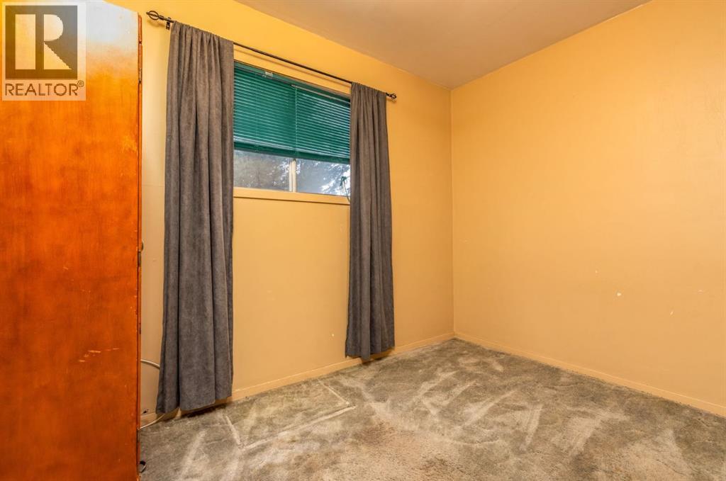 5305 49 Avenue - 11