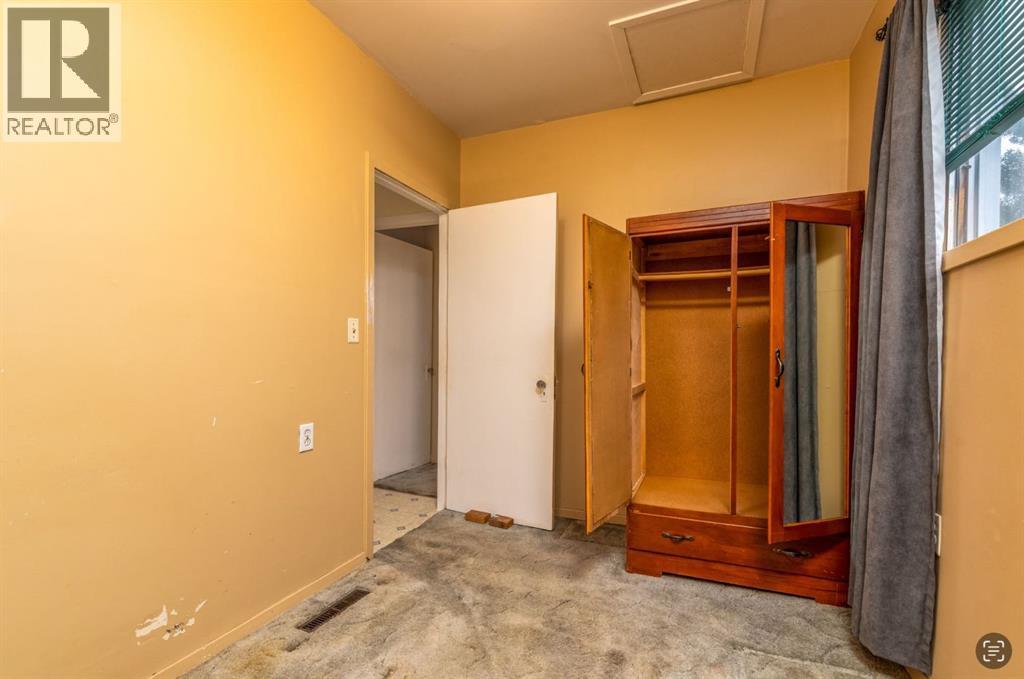 5305 49 Avenue - 12