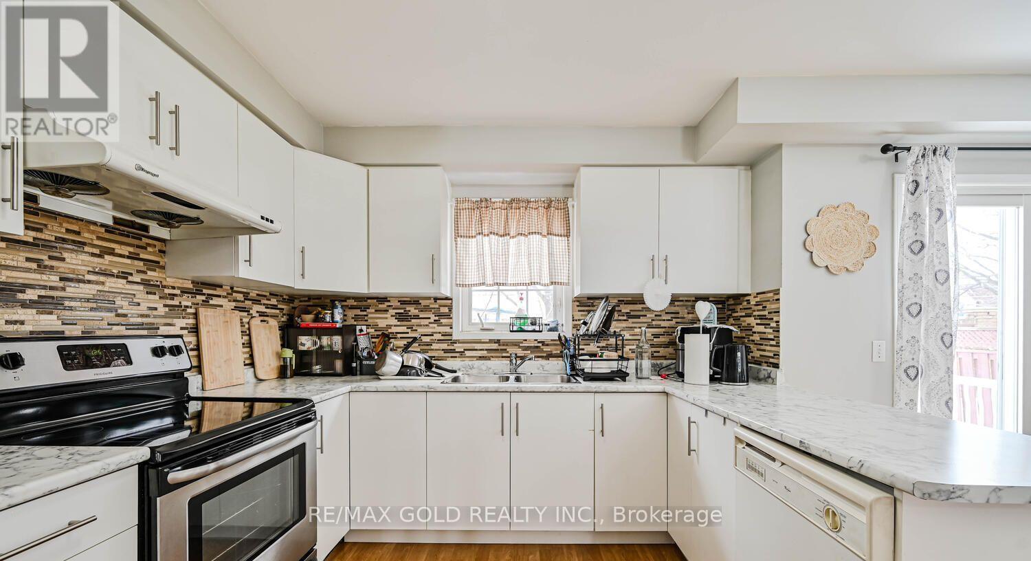 24 SEASIDE CIRCLE - 15