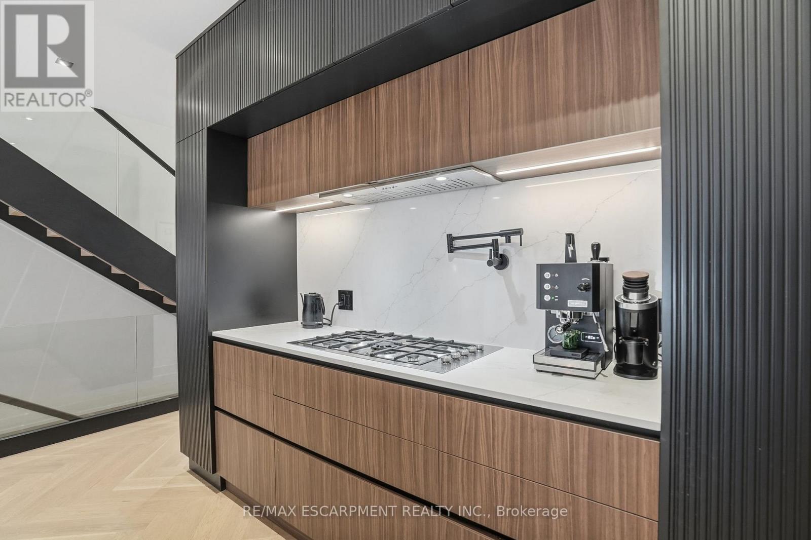 20B BROADVIEW AVENUE - 11