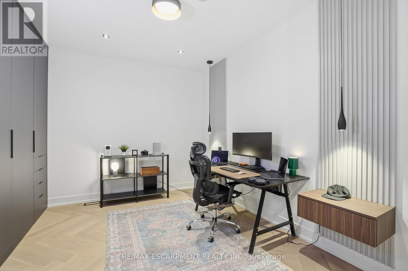 20B BROADVIEW AVENUE - 27