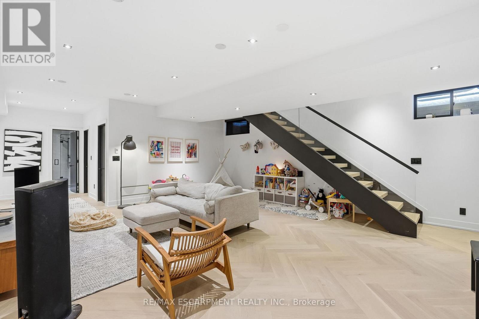 20B BROADVIEW AVENUE - 32