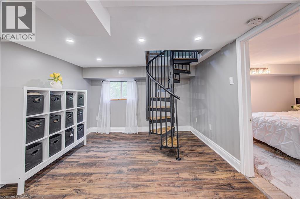 39 GUELPH Street - 16