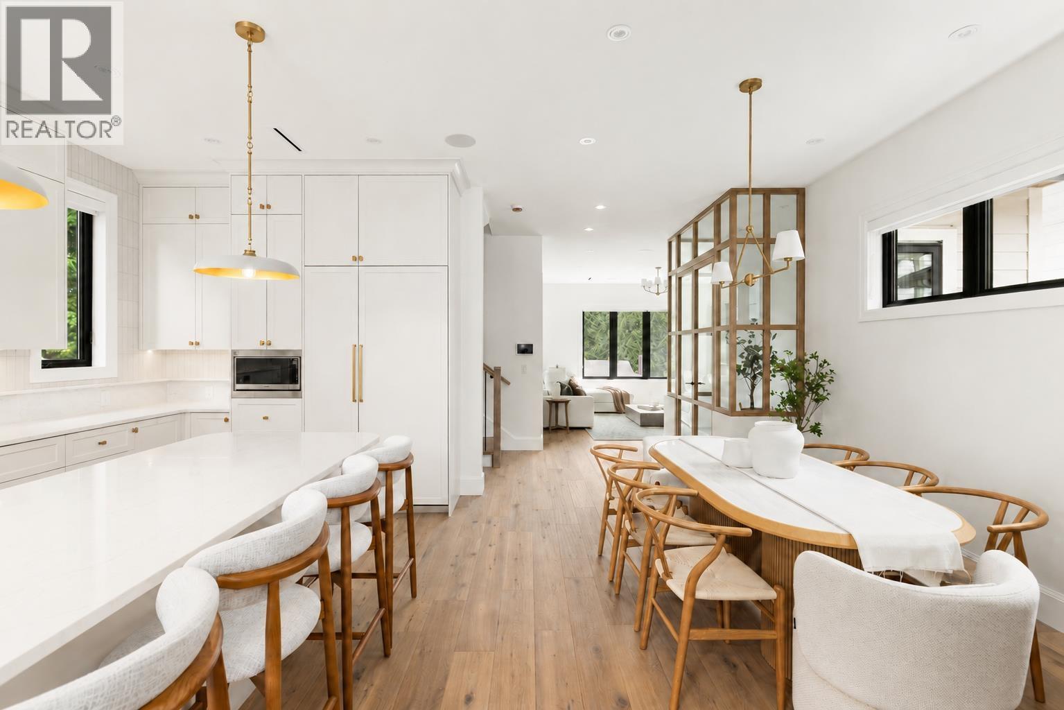 2 3874 WINLAKE CRESCENT