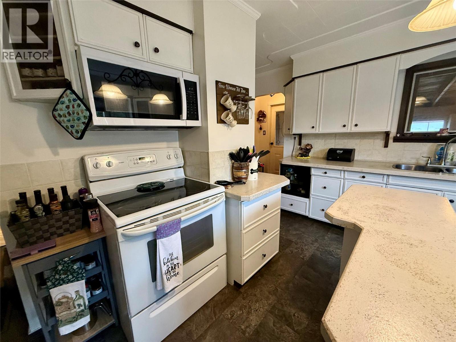 1094 Wanjoff Road, Robson