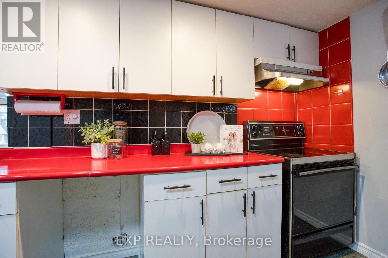68 RIVERSIDE DRIVE - 18