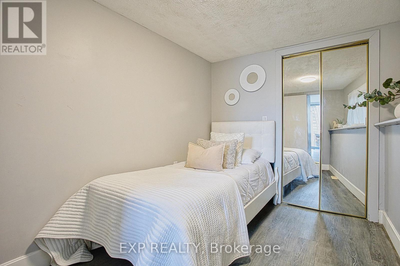 68 RIVERSIDE DRIVE - 23