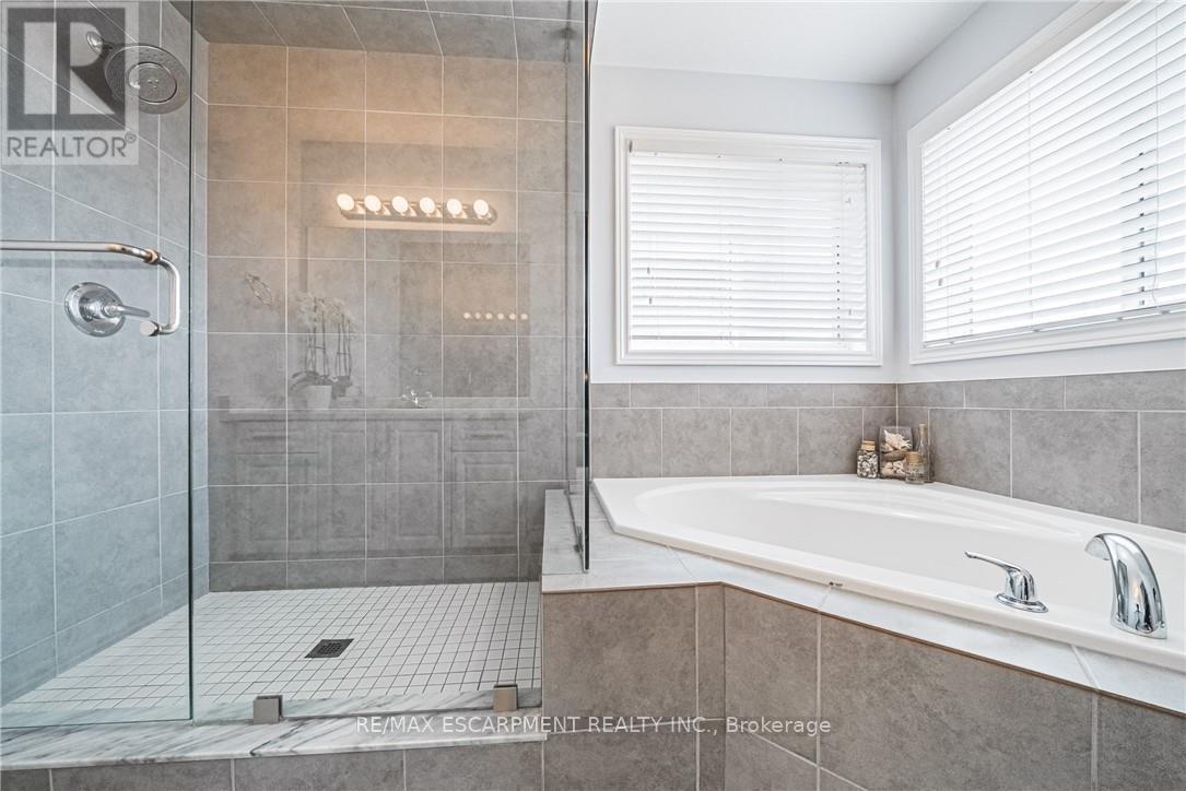 154 KEYSTONE CRESCENT - 32