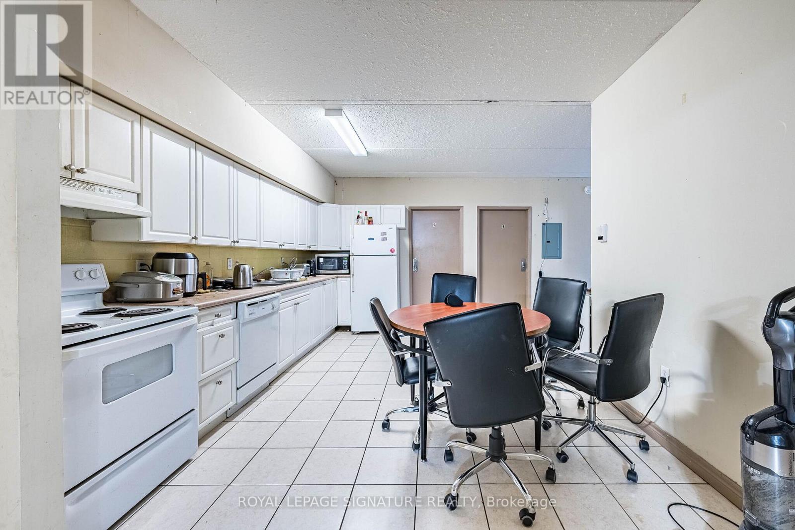 #401 251 LESTER STREET - 11