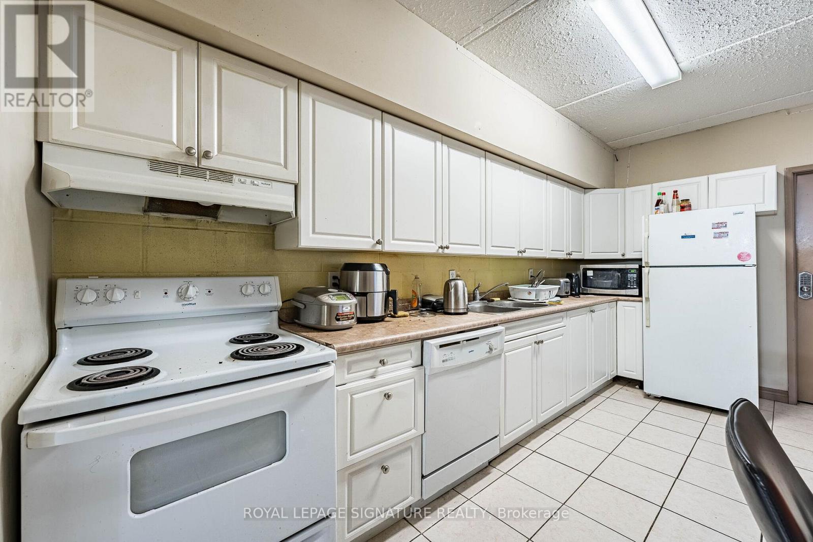 #401 251 LESTER STREET - 12