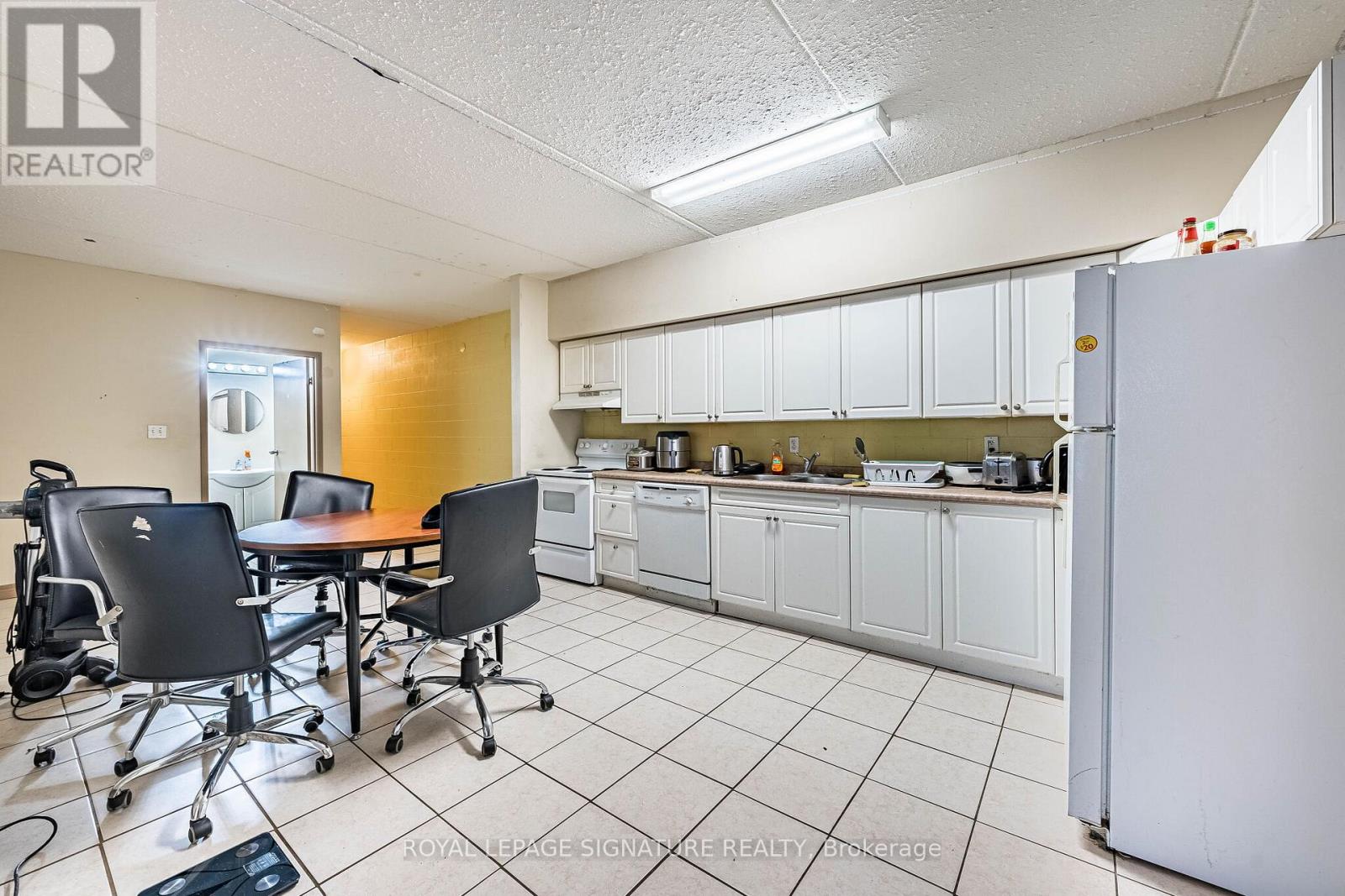 #401 251 LESTER STREET - 14