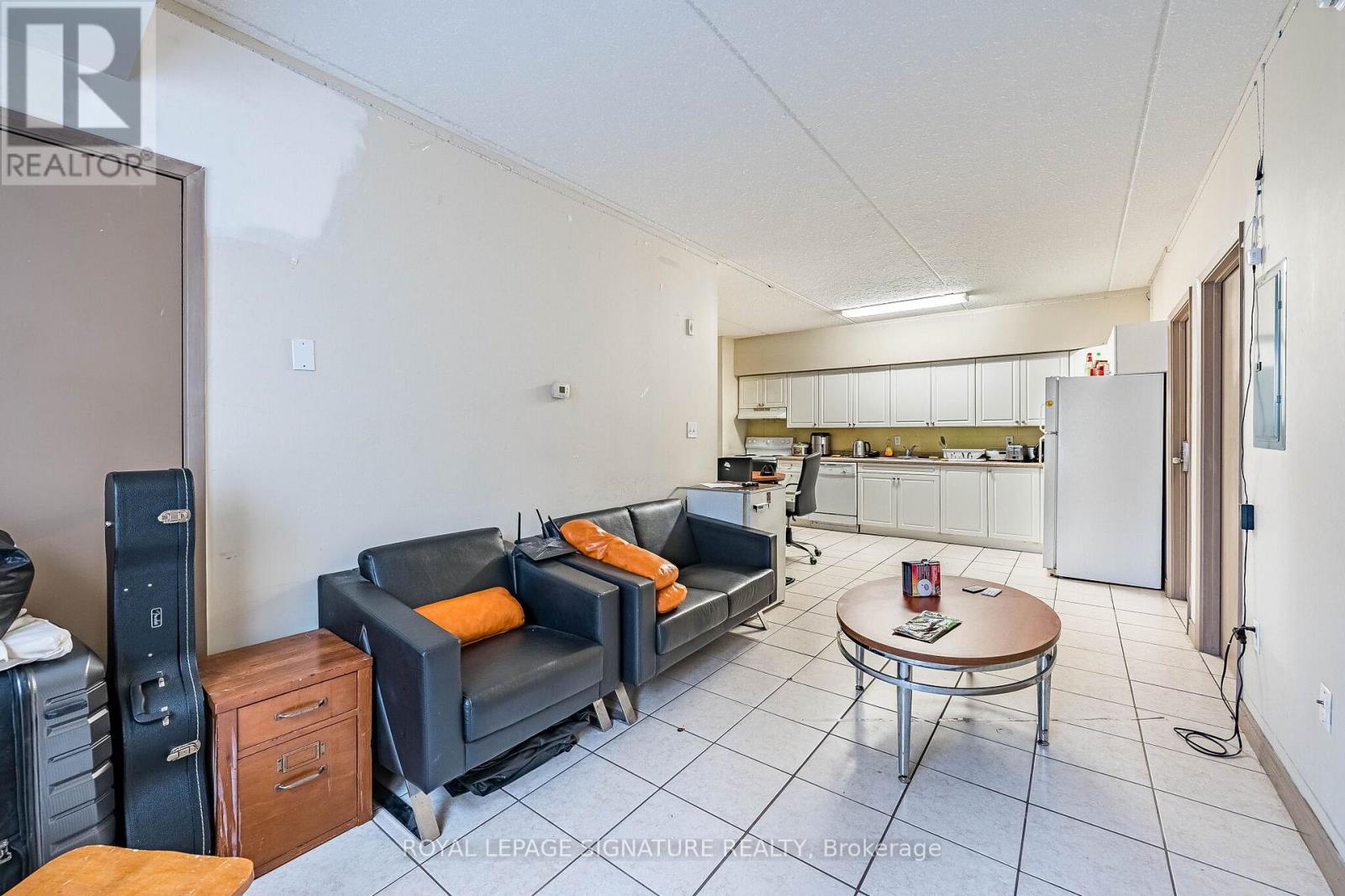 #401 251 LESTER STREET - 17