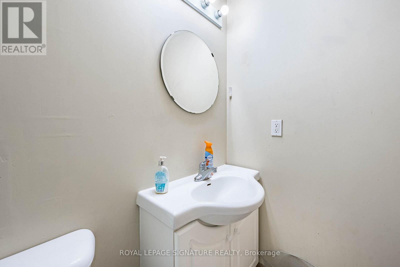 #401 251 LESTER STREET - 18