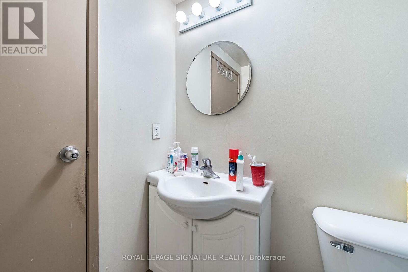 #401 251 LESTER STREET - 21