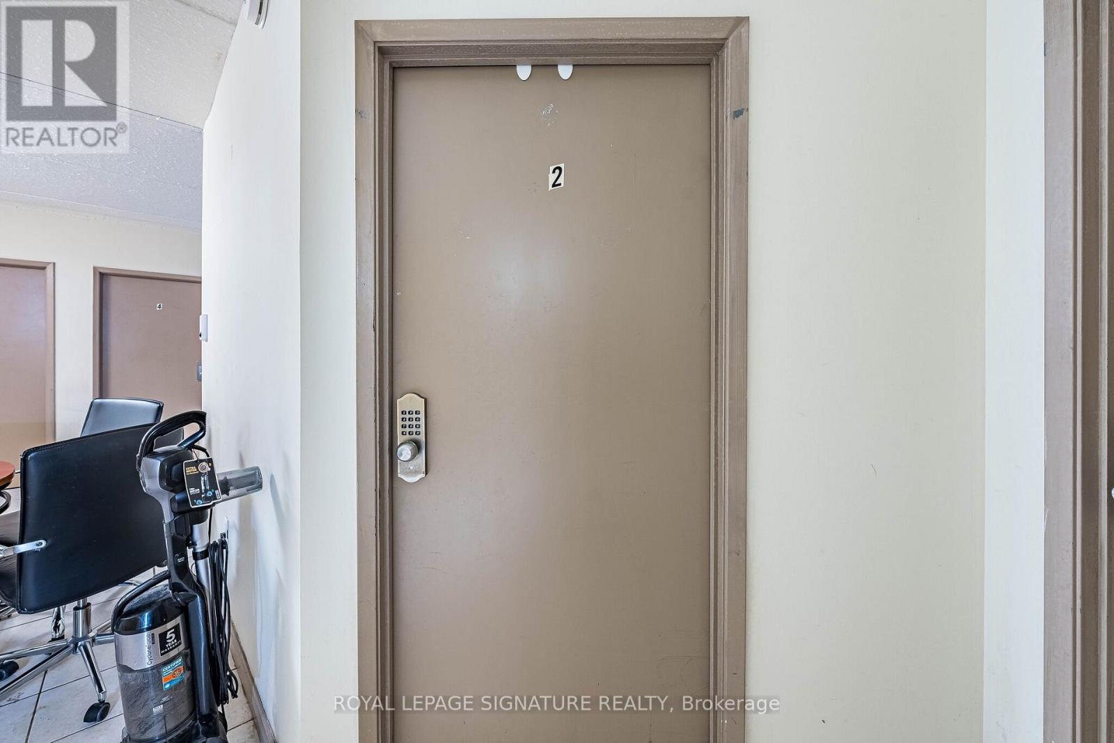 #401 251 LESTER STREET - 27