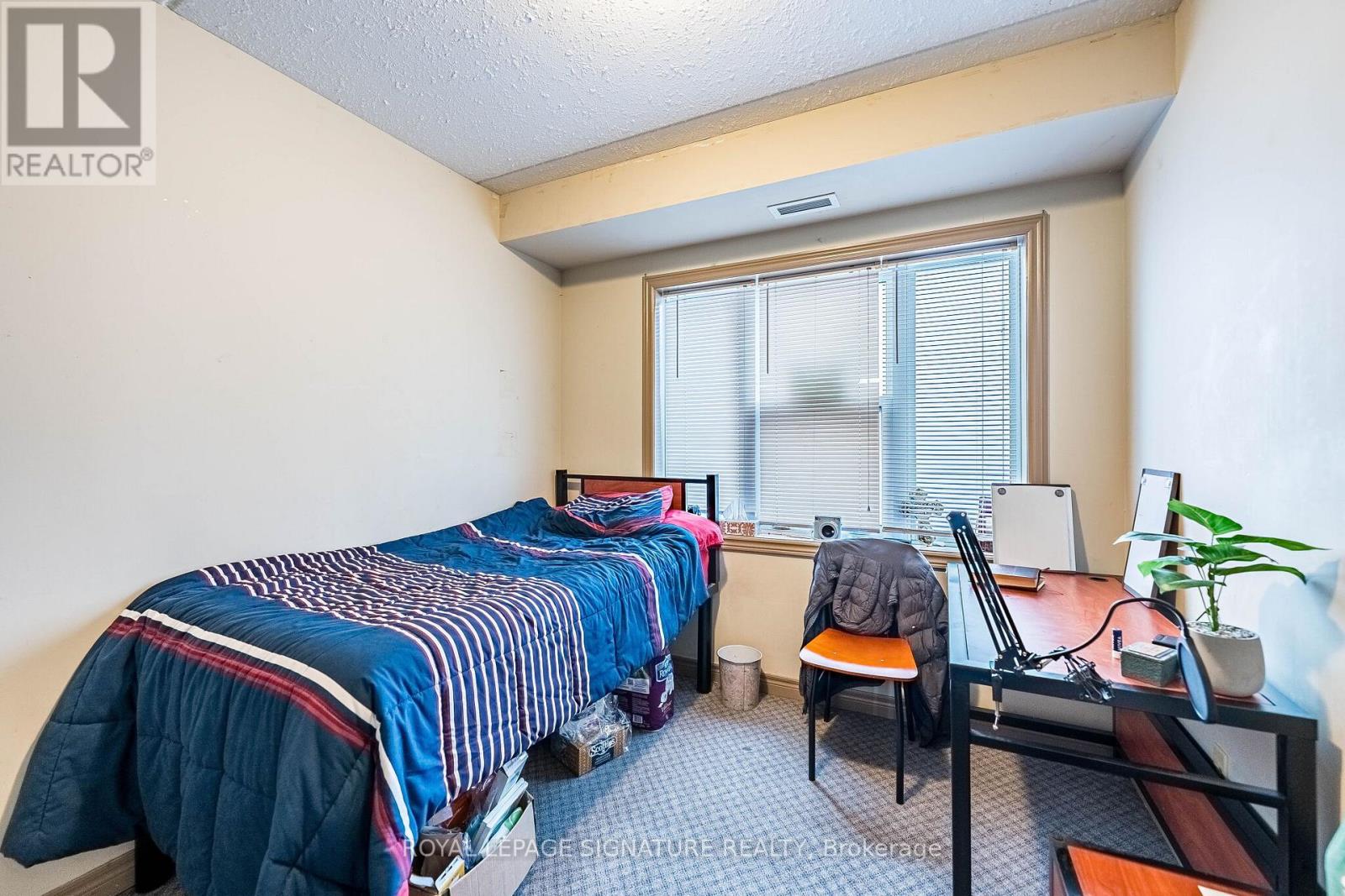 #401 251 LESTER STREET - 36