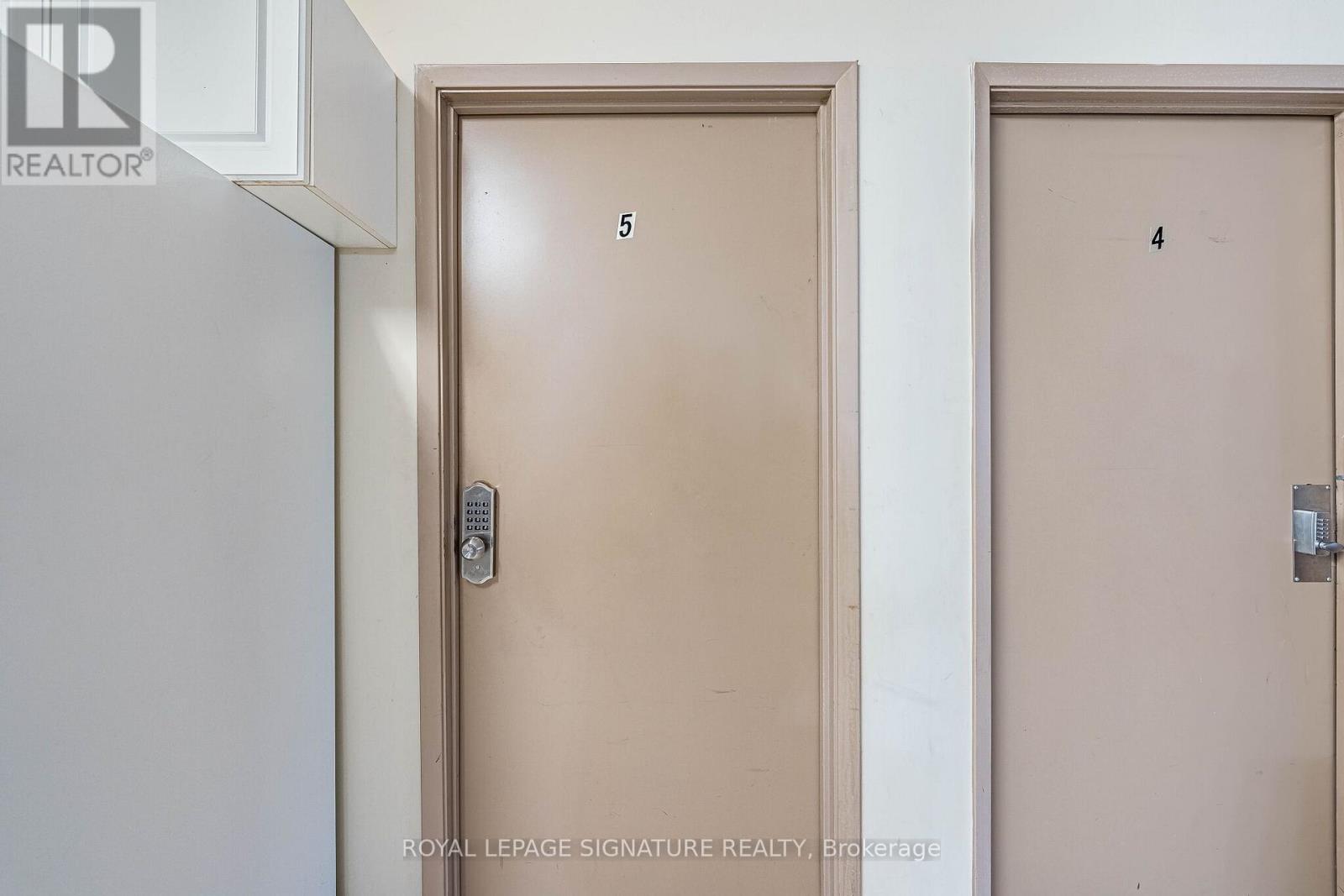 #401 251 LESTER STREET - 38