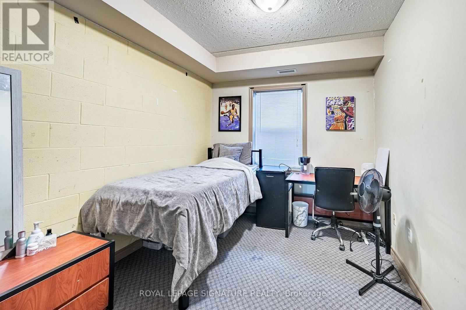 #401 251 LESTER STREET - 39