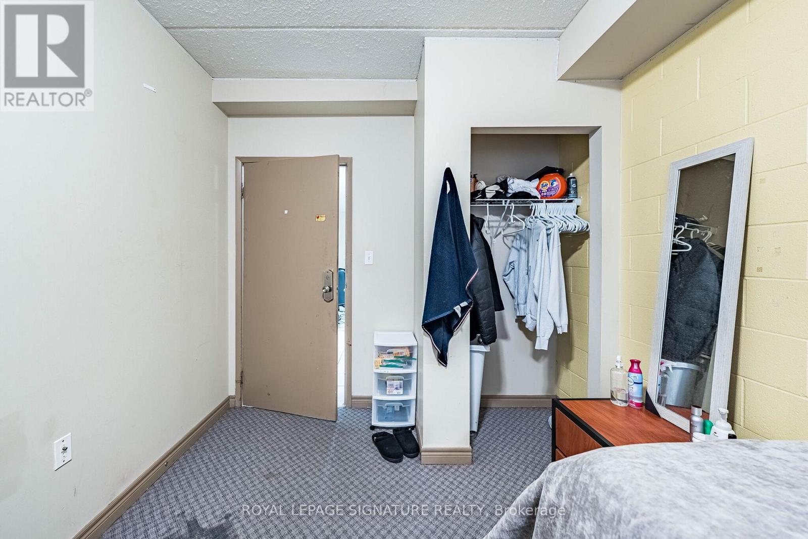 #401 251 LESTER STREET - 40